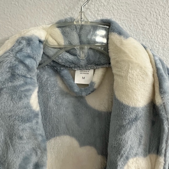Cloud Patterned Robe - Picture 3 of 5